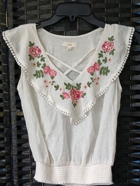 E&M Off White Embroidered Floral V-Neck Women's Sleeveless Top SZ S